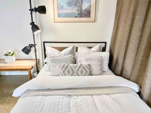 Spacious Self-Contained Guest Suite - Whitsundays Accommodation 1