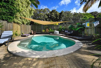 Stylish Family Eco Lodge with Whitsundays Accommodation