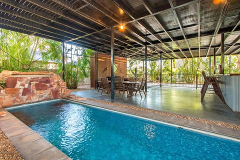 Sunset Oasis - Whitsundays Accommodation 0