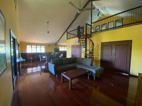 Sunset Oasis - Whitsundays Accommodation 1
