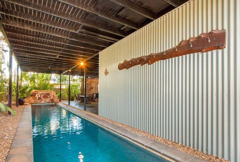 Sunset Oasis - Whitsundays Accommodation 3