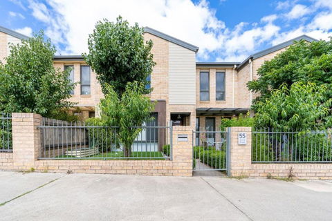 Superb 3BR Townhouse Near Town Centre - Whitsundays Accommodation 0