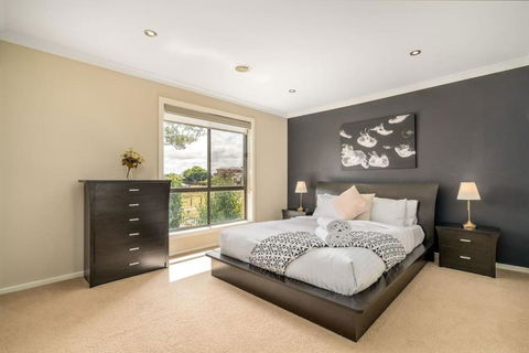 Superb 3BR Townhouse Near Town Centre - Whitsundays Accommodation 1