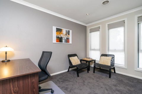 Superb 3BR Townhouse Near Town Centre - Whitsundays Accommodation 2