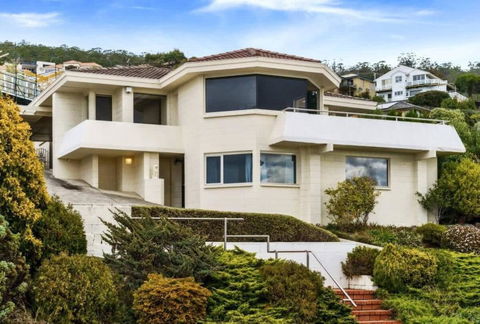 Swan Sea Retreat - Stunning 360 Waterfront Views - Whitsundays Accommodation 0