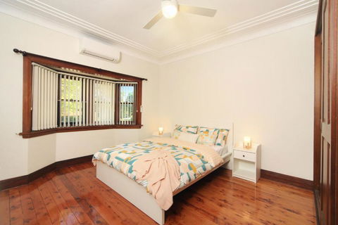 Sydney, Bexley North Holiday Home 3bedrooms, Free Parking, Close To Train Station And CBD - Whitsundays Accommodation 2
