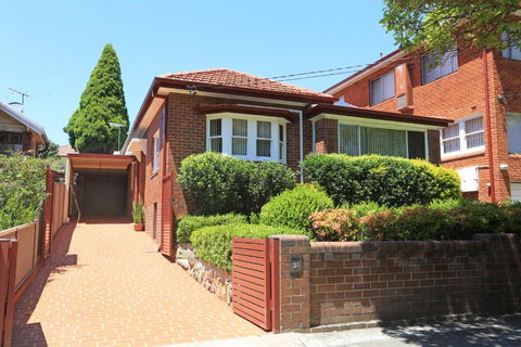 Sydney, Bexley North Holiday Home 3bedrooms, Free Parking, Close To Train Station And CBD - Whitsundays Accommodation 0