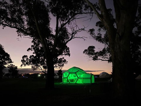 Taj Mahal Upgraded Hex Bubble - Whitsundays Accommodation 3