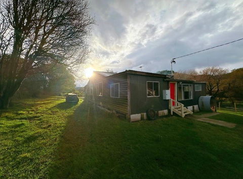 The Bushmill Cottage - Whitsundays Accommodation 0