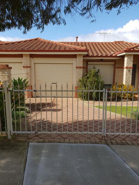 Beachside Retreat - Whitsundays Accommodation 0