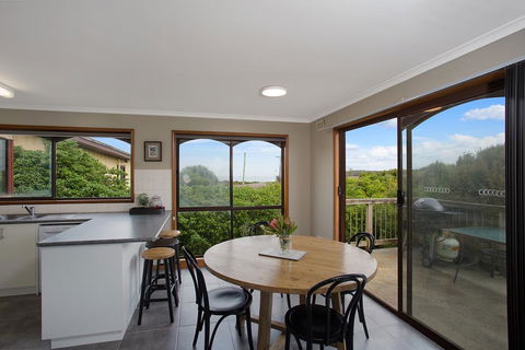 Beacon Point House - Whitsundays Accommodation 0
