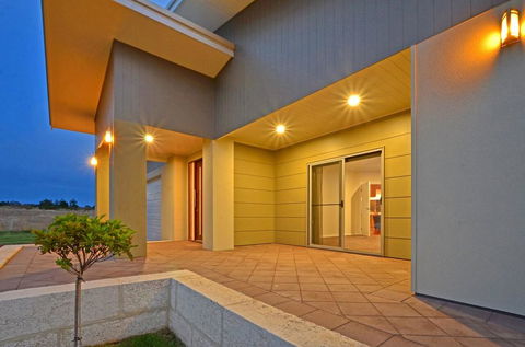 Beaufortia Views - Whitsundays Accommodation 2