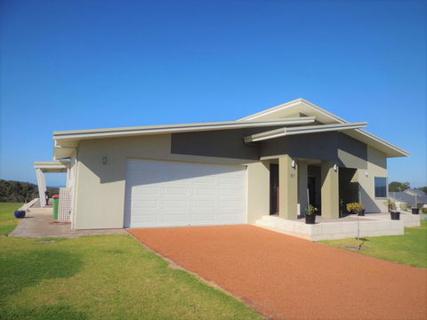 Beaufortia Views - Whitsundays Accommodation 1