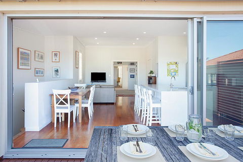 Beautiful Coastal Family-Sized Home - Whitsundays Accommodation 3