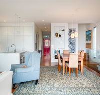 Beautiful Renovated Home With Water Views and Yard - Whitsundays Accommodation