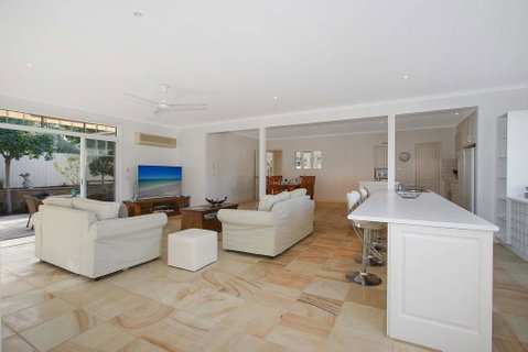 Bella House - Whitsundays Accommodation 1