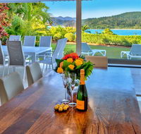 Bella Vista East 3 Luxury Ocean Views Large Flat Grassed Area And Buggy - Whitsundays Accommodation