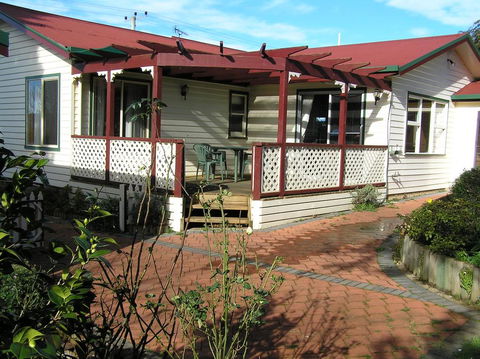 Belle Cottage - Whitsundays Accommodation 0