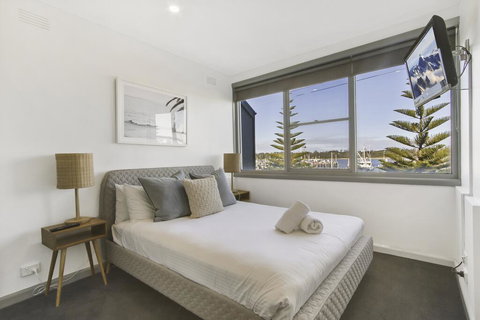 Bellevue On The Lakes - Whitsundays Accommodation 3