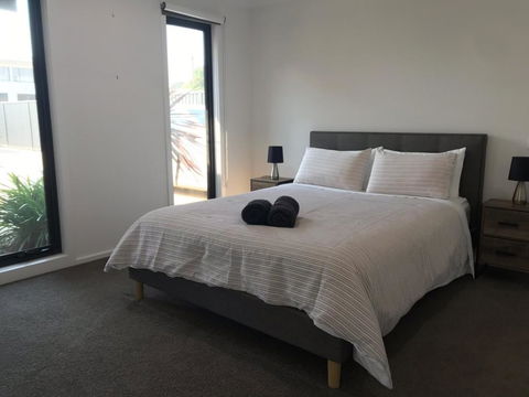 Ben's Place - Modern & Convenient - Whitsundays Accommodation 2