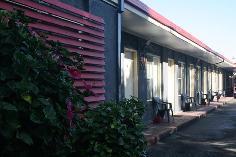 Benjamin Singleton Motel - Whitsundays Accommodation 0