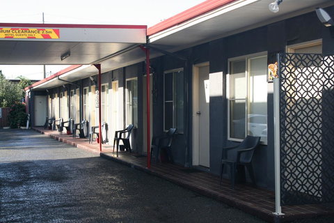 Benjamin Singleton Motel - Whitsundays Accommodation 2