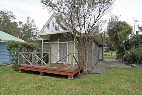 Berrara Lagoon Front Chalet - Whitsundays Accommodation 1