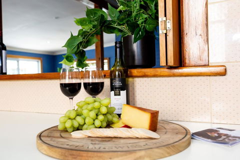 Best Central House - SLEEPS 11 !! - Whitsundays Accommodation 3