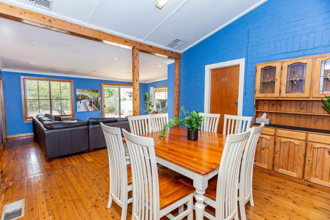 Best Central House - SLEEPS 11 !! - Whitsundays Accommodation 0