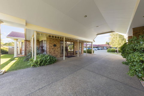 Best Western Ambassador Motor Inn & Apartments - Whitsundays Accommodation 2