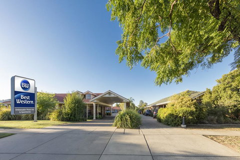 Best Western Ambassador Motor Inn & Apartments - Whitsundays Accommodation 1