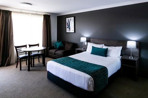 Best Western Plus Ambassador Orange - Whitsundays Accommodation 0