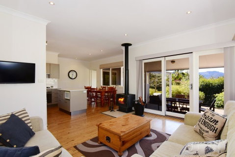 Bimbadeen - Comfortable Country Styled House! - Whitsundays Accommodation 1