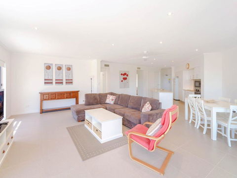 Bimbadeen Unit 3 - Across From The Beach - Lift In Complex - Whitsundays Accommodation 1