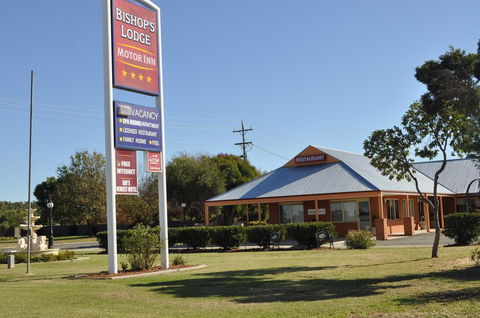 Bishop's Lodge Motor Inn - Whitsundays Accommodation 0