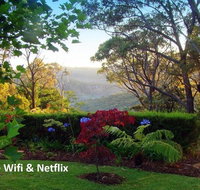 Black Cockatoo Retreat - Whitsundays Accommodation