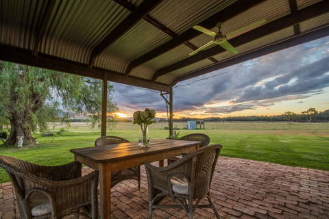 Blaxland's Cottage - Whitsundays Accommodation 1
