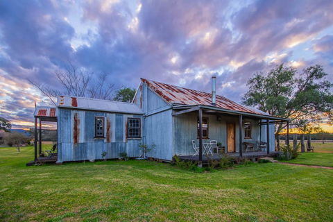 Blaxland's Cottage - Whitsundays Accommodation 0