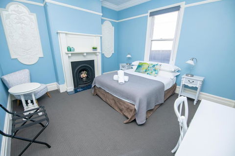 Blue Door Apartments Heritage Charm In CBD - Whitsundays Accommodation 2