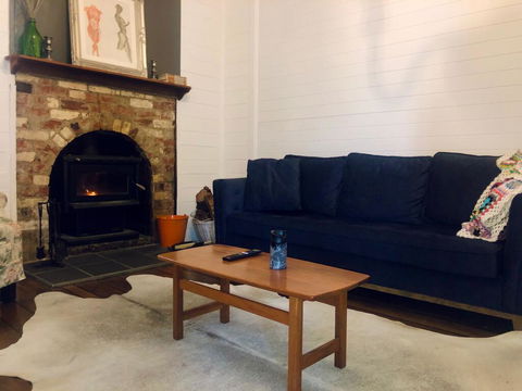 Blue Duck Cottage, Village Comfort, Fireplace - Whitsundays Accommodation 1