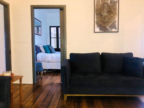 Blue Duck Cottage, Village Comfort, Fireplace - Whitsundays Accommodation 2
