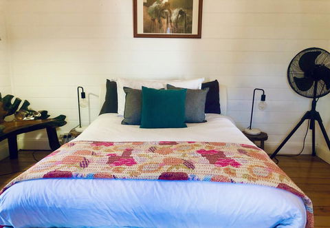 Blue Duck Cottage, Village Comfort, Fireplace - Whitsundays Accommodation 0
