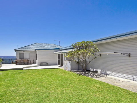 Blue Horizon - Beachfront With Fireplace - Whitsundays Accommodation 2