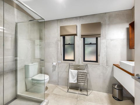 Blue Summit Cottages - Whitsundays Accommodation 2