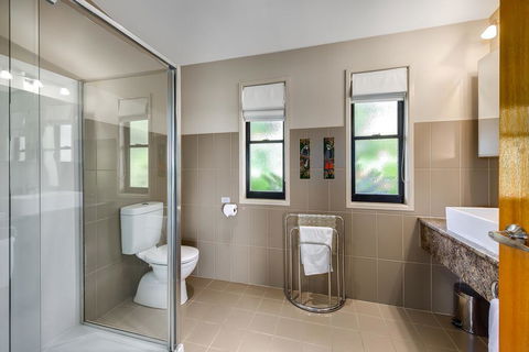 Blue Summit Cottages - Whitsundays Accommodation 1