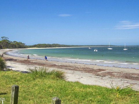 Blue Waters Cottage - 120m To Jervis Bay - Whitsundays Accommodation 2