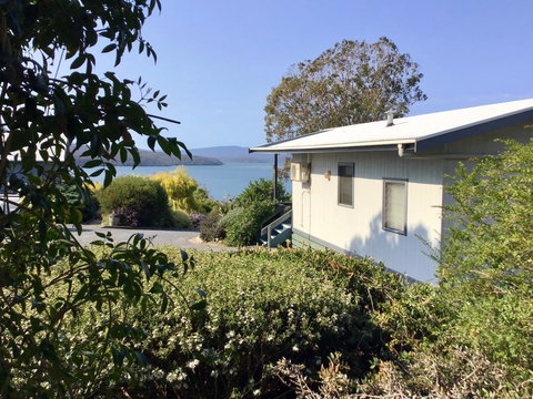 Blue Waters Holiday Cottages - Whitsundays Accommodation 0