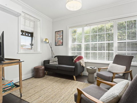 Bluestone Cottage Launceston-hosted By: LAbode - Whitsundays Accommodation 3