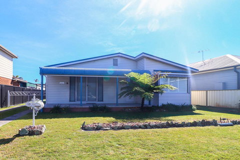 Boikon Beach House - Whitsundays Accommodation 0