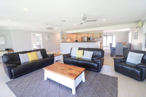 Boikon Beach House - Whitsundays Accommodation 2